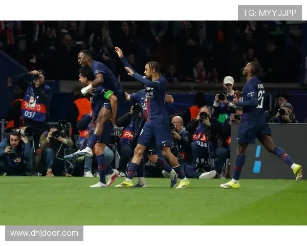 巴黎圣日耳曼中场结构隐患显现,连接断裂对赛季走势形成制约