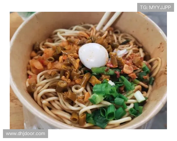 王昶家的冰箱里居然塞满了能量胶，连饮料都得排队放？